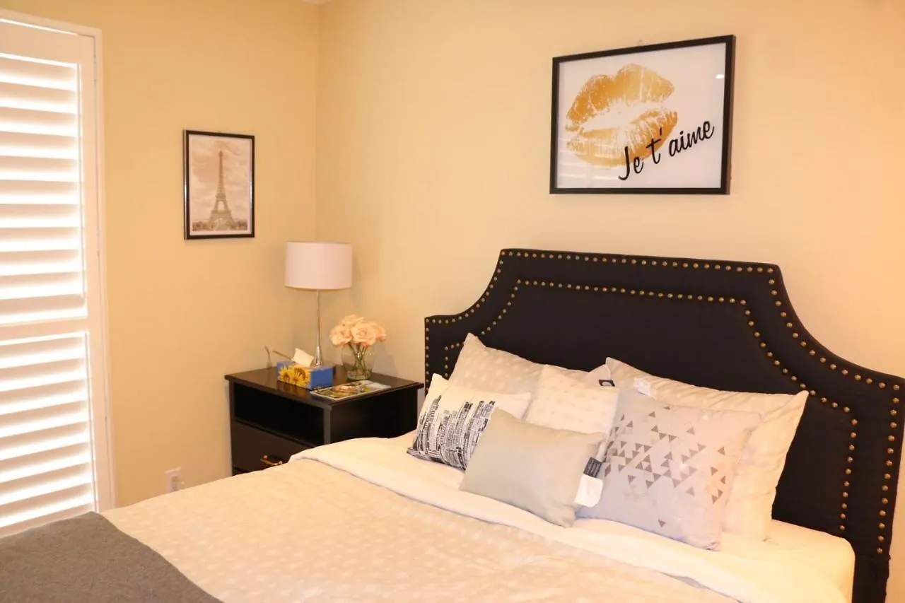 Cozy Room In Vancouver Canada
