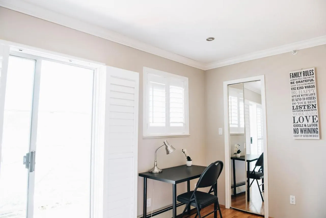 Cozy Room In Vancouver